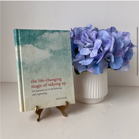 Book: The Life-Changing Magic of Tidying Up by Marie Kondo - Picture 2 of 14